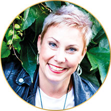 silke braun mit frischer moderner kurzharr frisur bei ihren magischen fotoshooting bei ihrem charisma day des new you stilprogramm